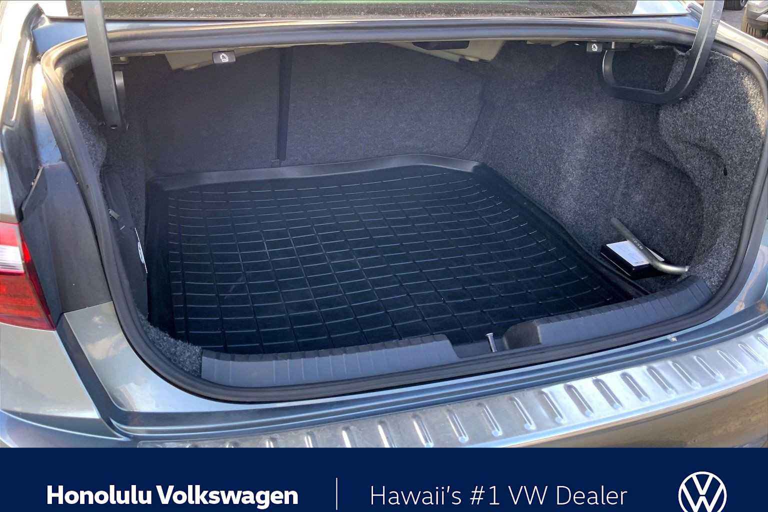 Thumbnail: 2023 Volkswagen Jetta - 18