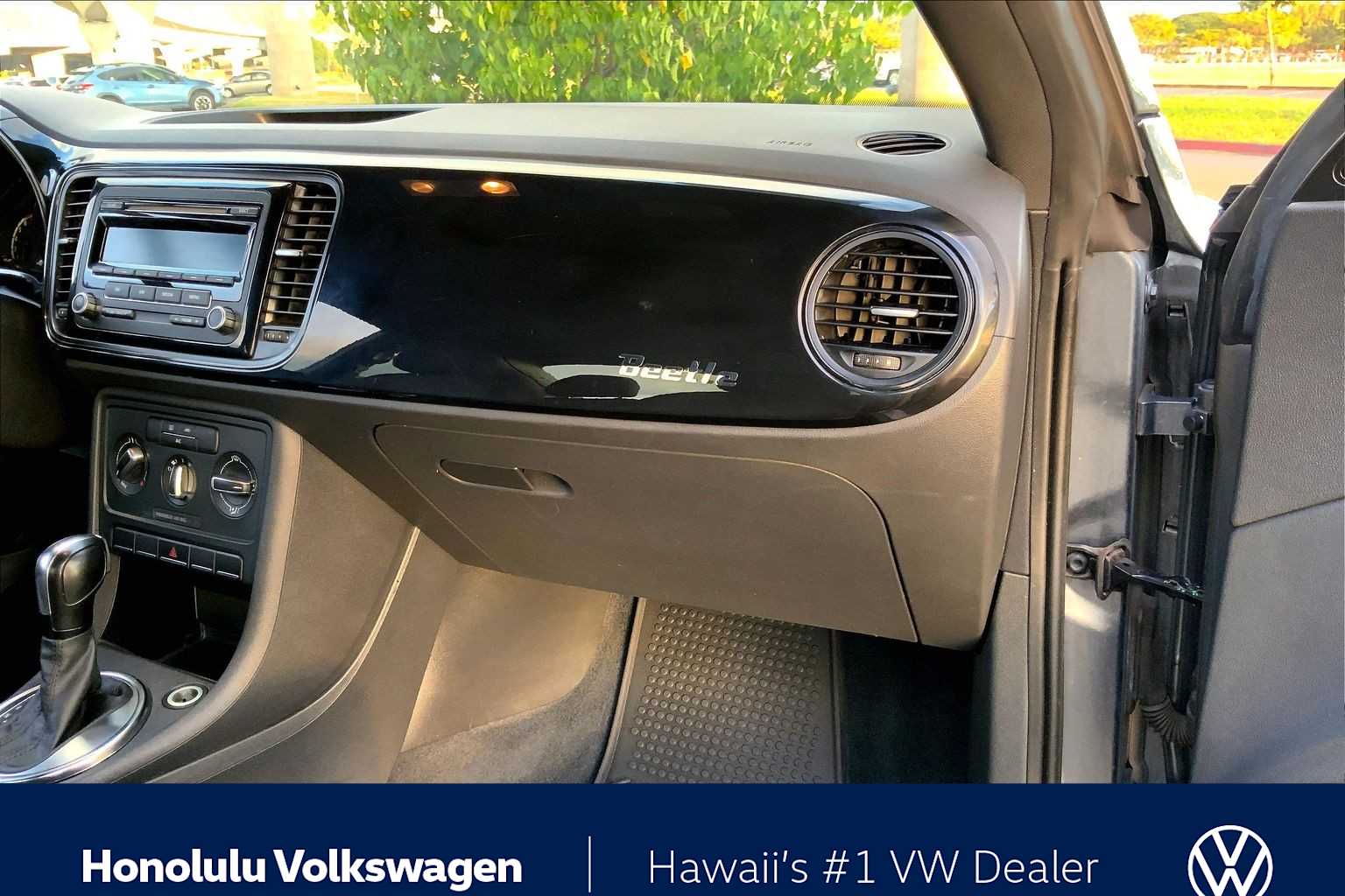 Thumbnail: 2013 Volkswagen Beetle - 21