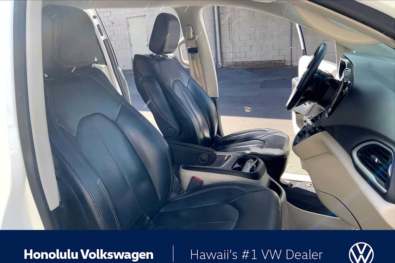 Thumbnail: 2022 Chrysler Pacifica - 12