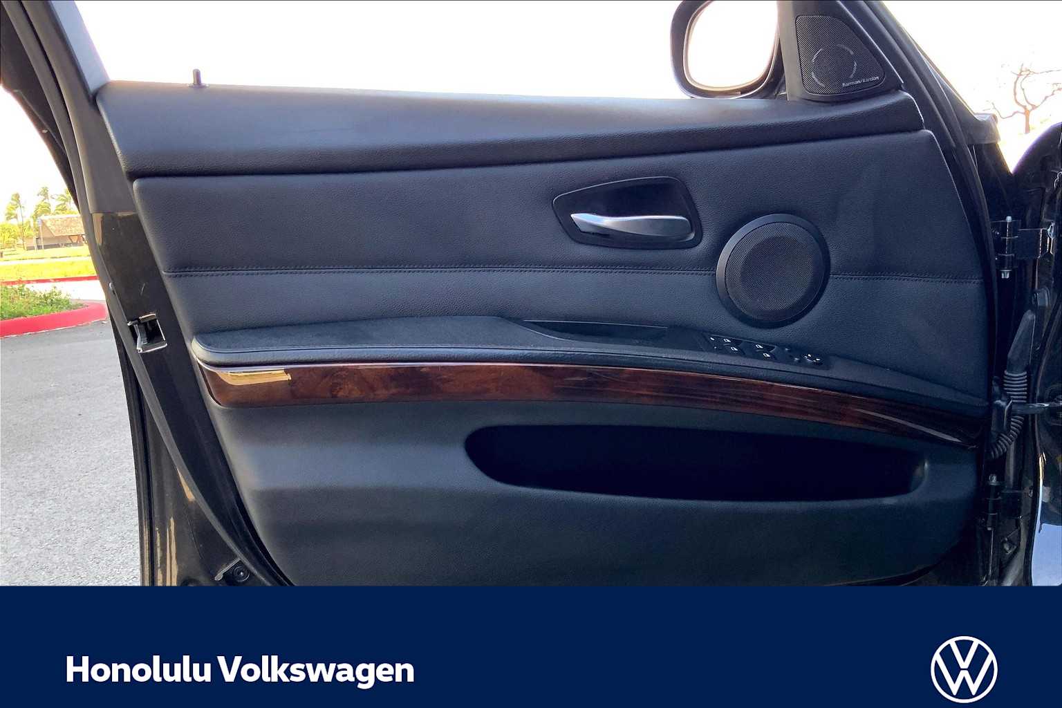 Thumbnail: 2011 BMW 3 Series - 25