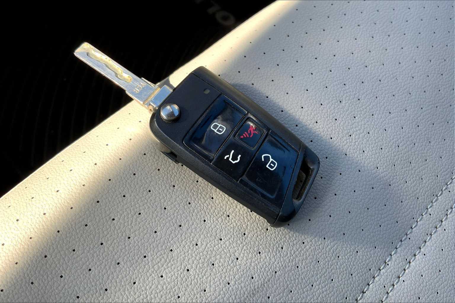 Thumbnail: 2015 Volkswagen e-Golf - 18