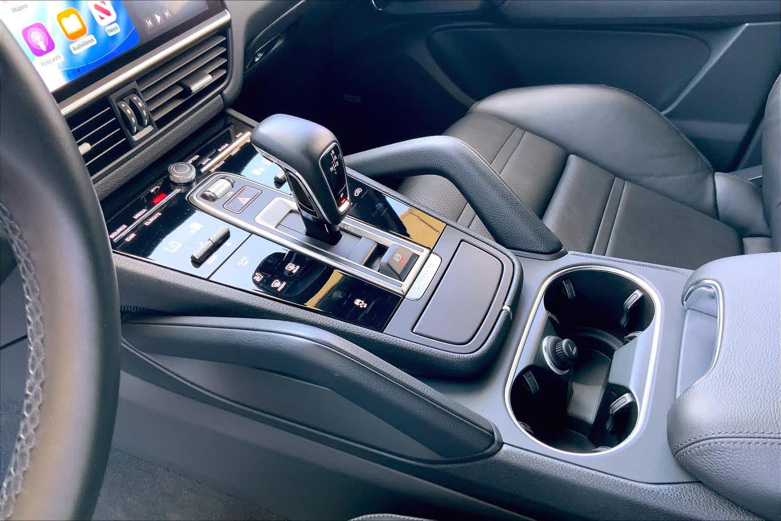 Thumbnail: 2020 Porsche Cayenne - 16