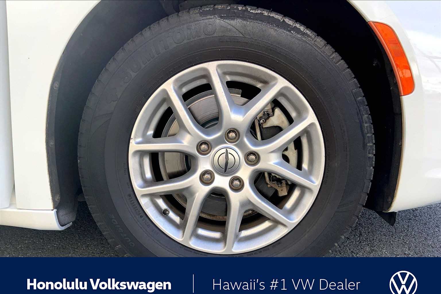 Thumbnail: 2022 Chrysler Pacifica - 8