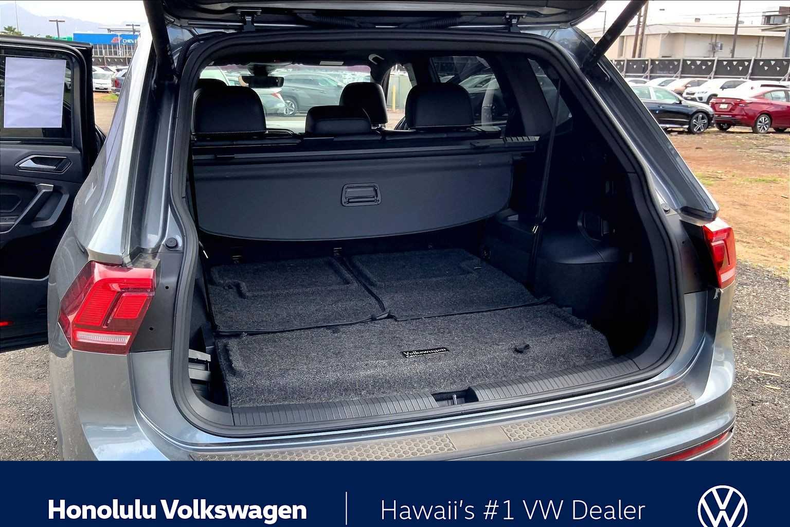 Thumbnail: 2022 Volkswagen Tiguan - 17