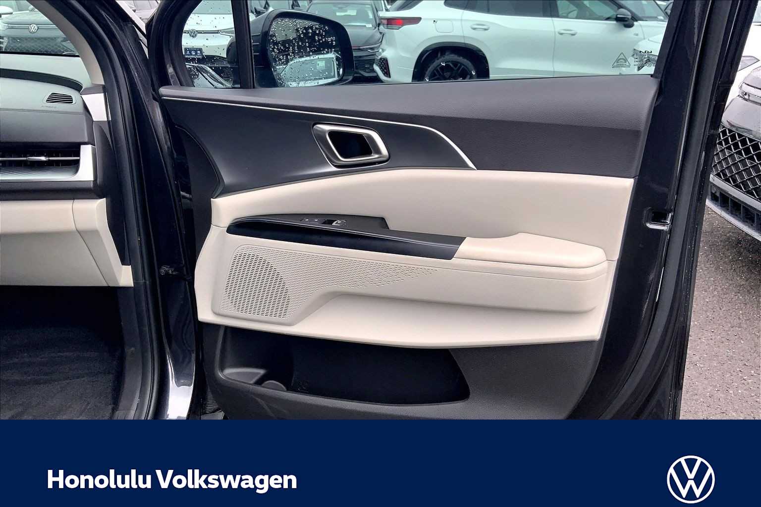 Thumbnail: 2023 Kia Carnival - 28