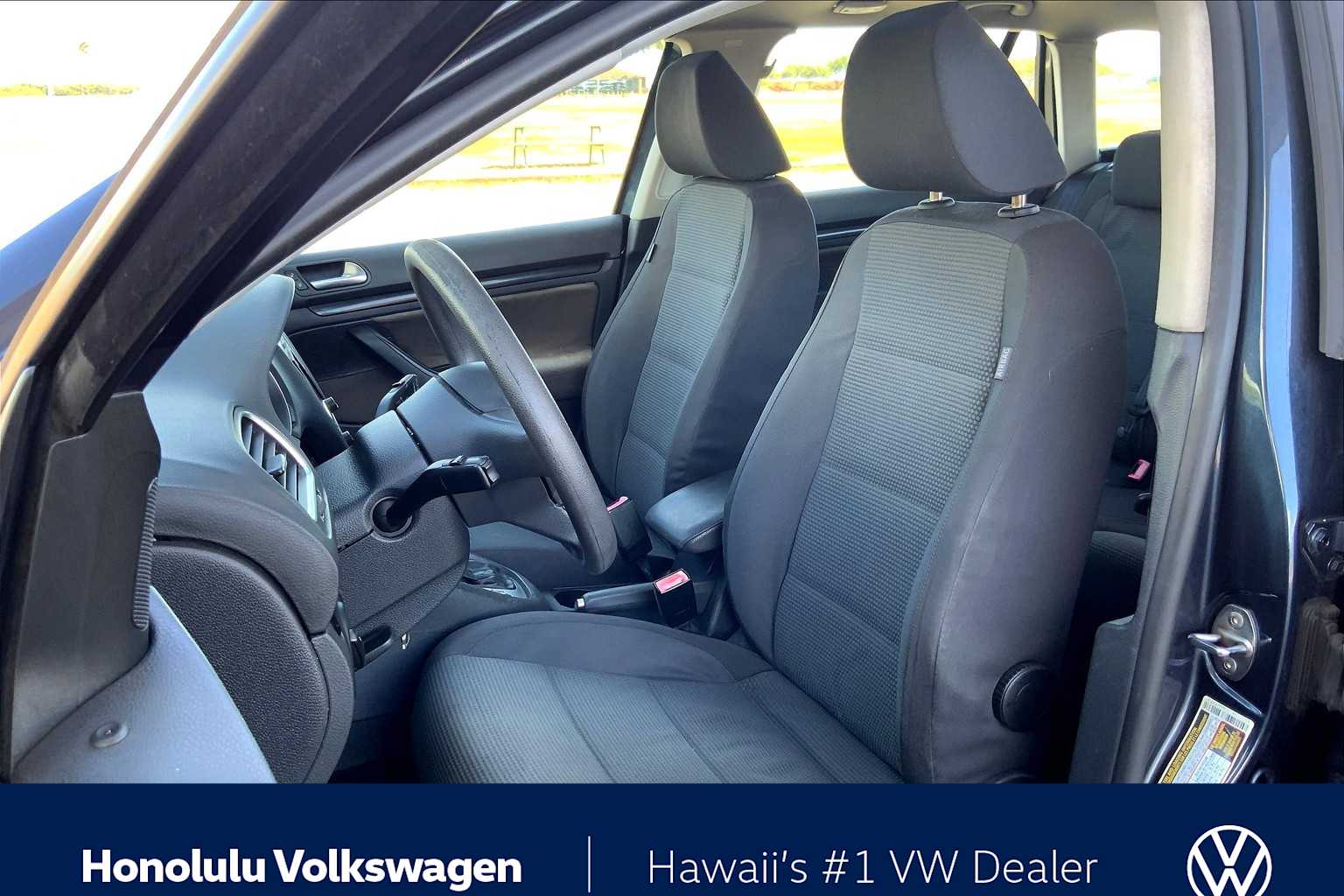 Thumbnail: 2010 Volkswagen Jetta - 10