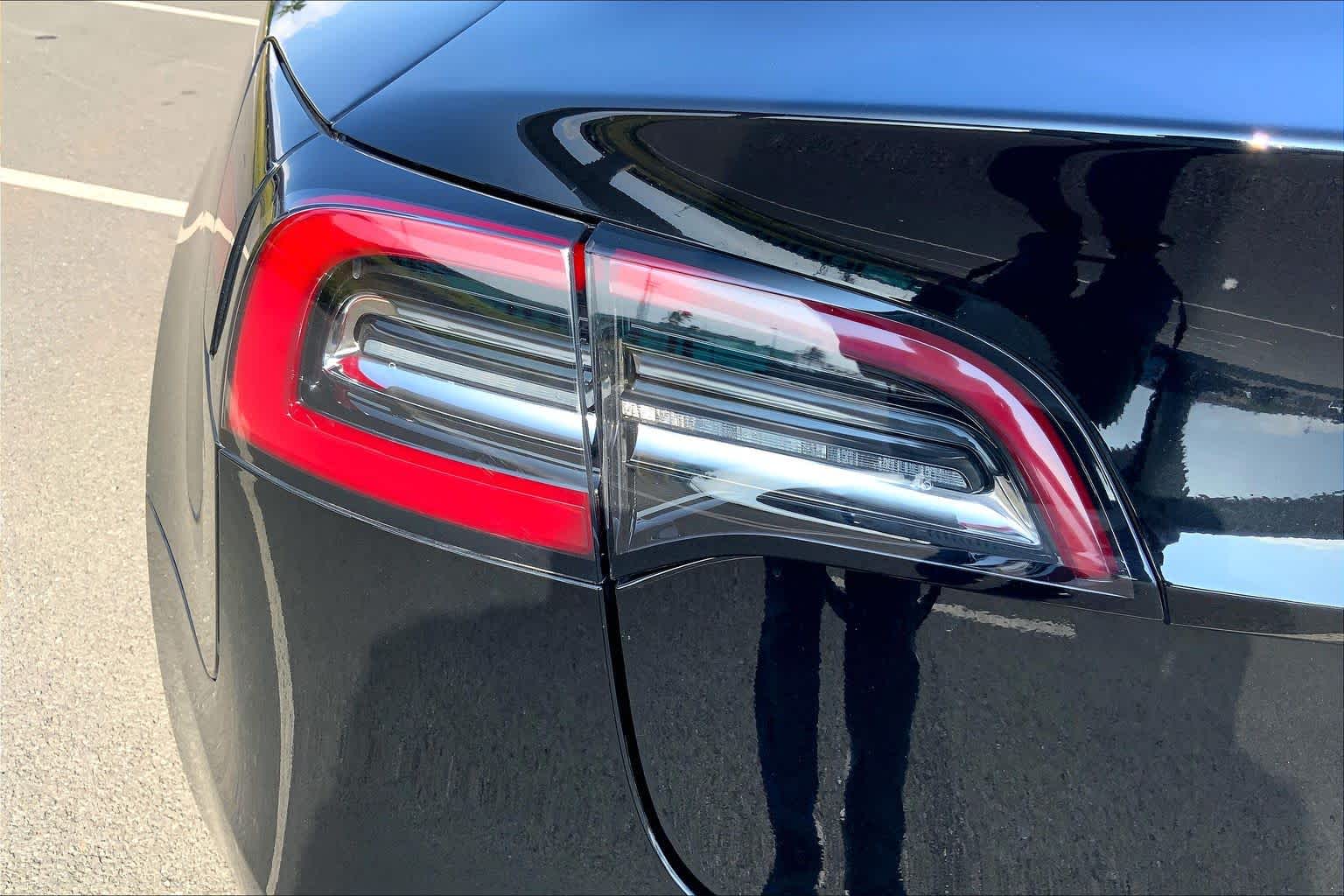 Thumbnail: 2021 Tesla Model 3 - 32