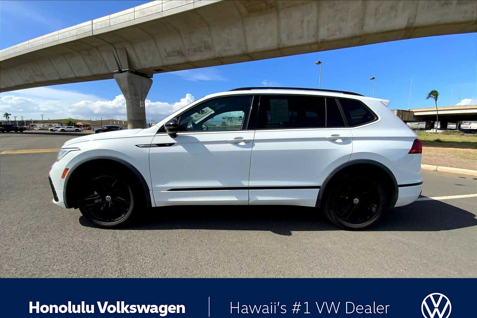 Thumbnail: 2022 Volkswagen Tiguan - 3