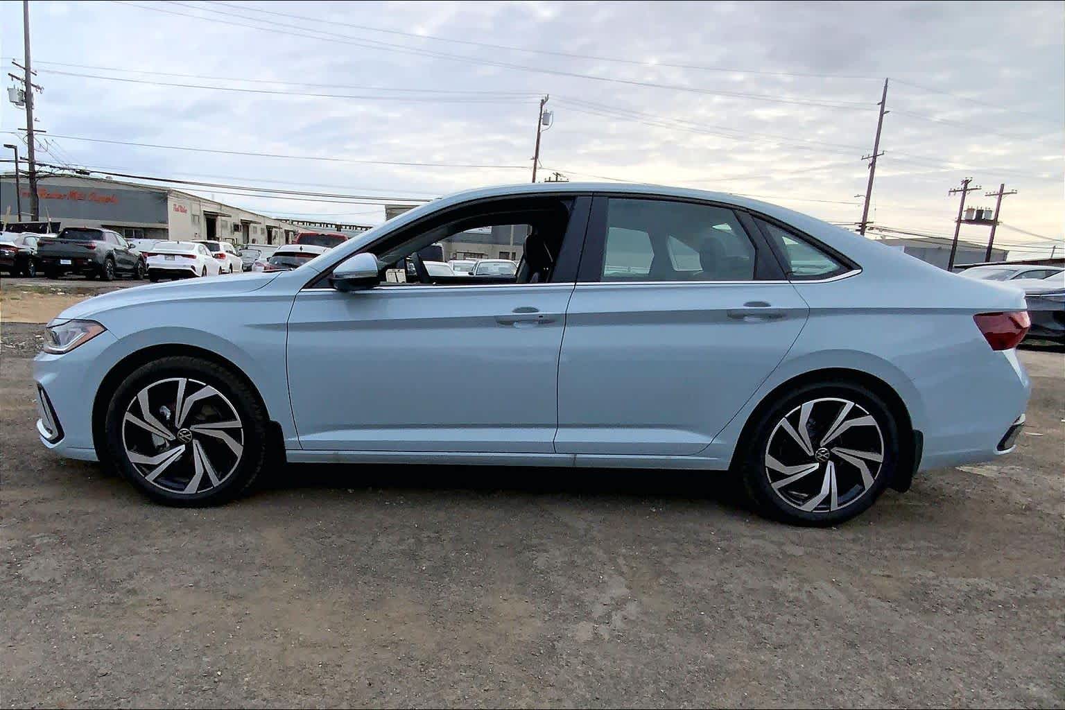 Thumbnail: 2026 Volkswagen Jetta - 3