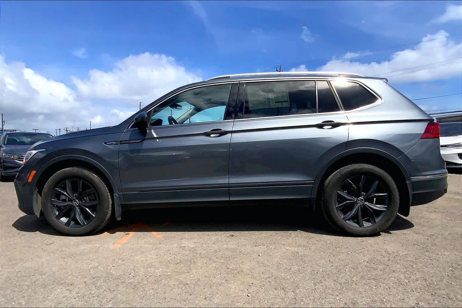Thumbnail: 2024 Volkswagen Tiguan - 3