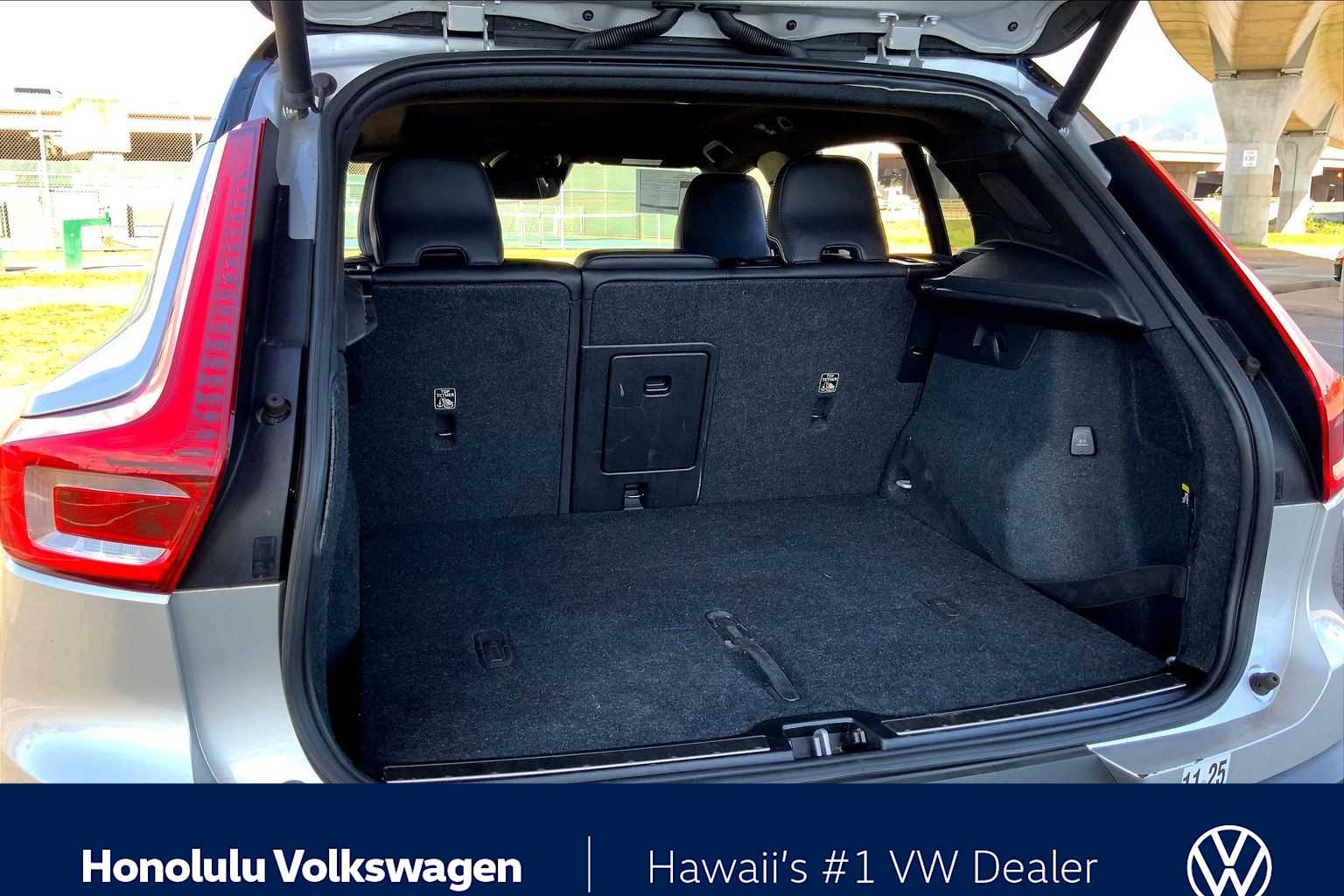 Thumbnail: 2019 Volvo XC40 - 17