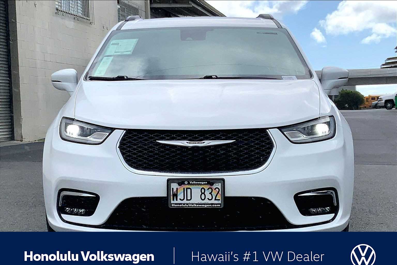 Thumbnail: 2022 Chrysler Pacifica - 6