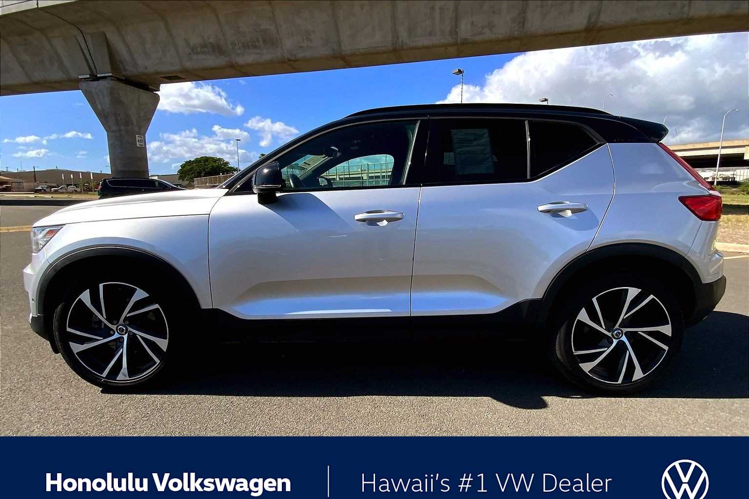 Thumbnail: 2019 Volvo XC40 - 3