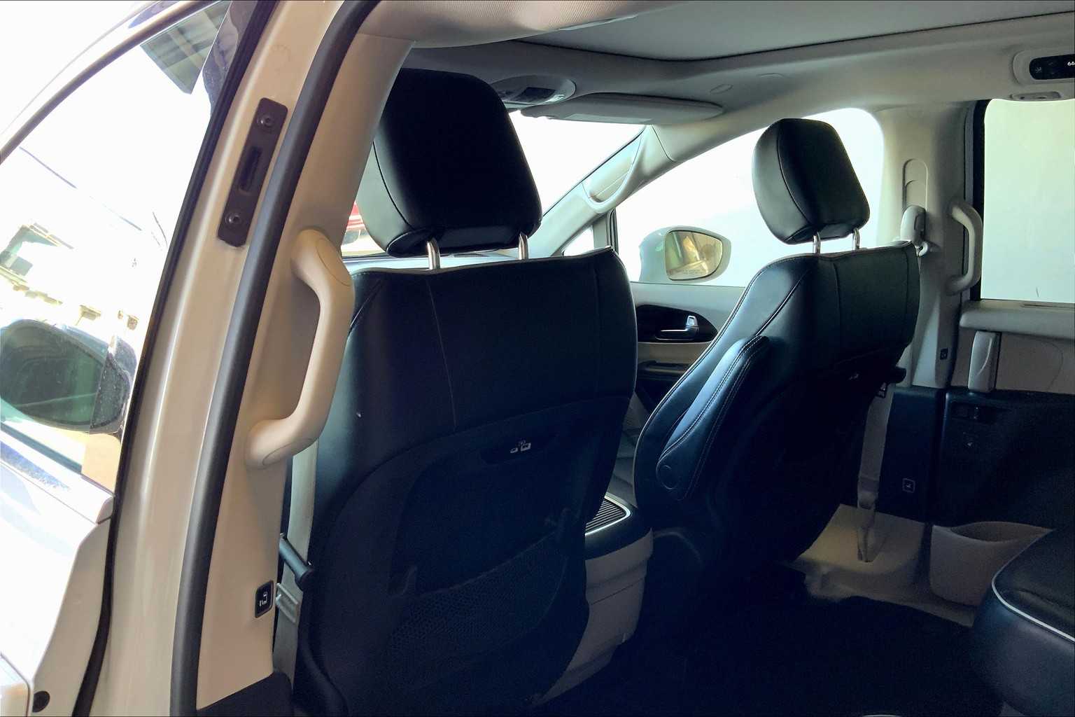 2022 Chrysler Pacifica Limited 11