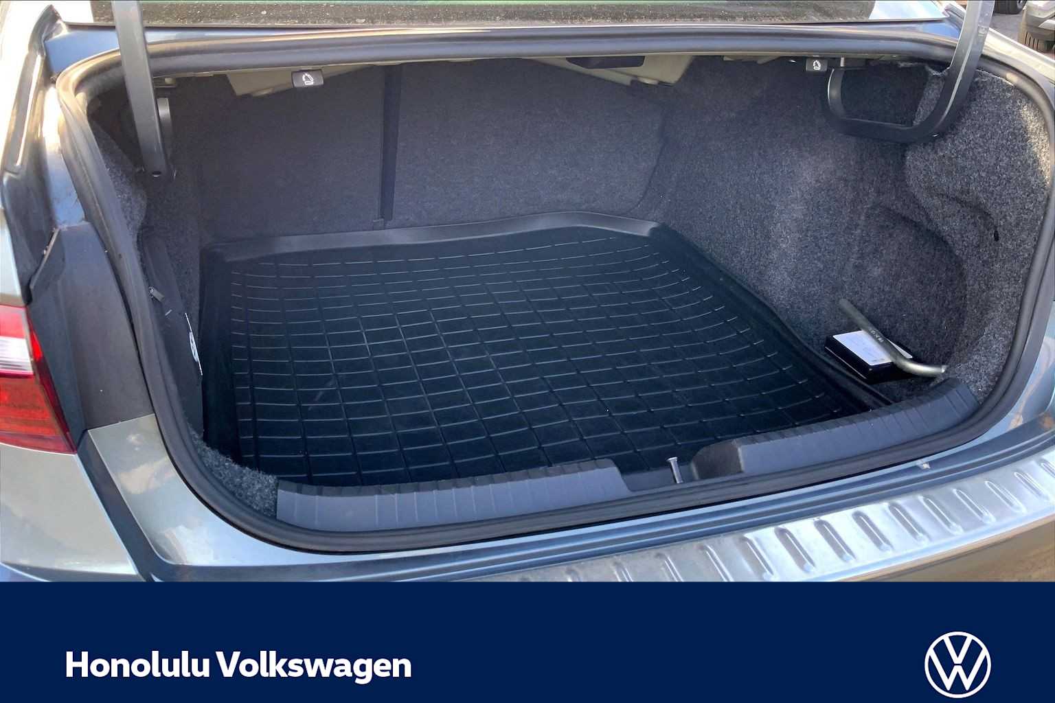 Thumbnail: 2023 Volkswagen Jetta - 18