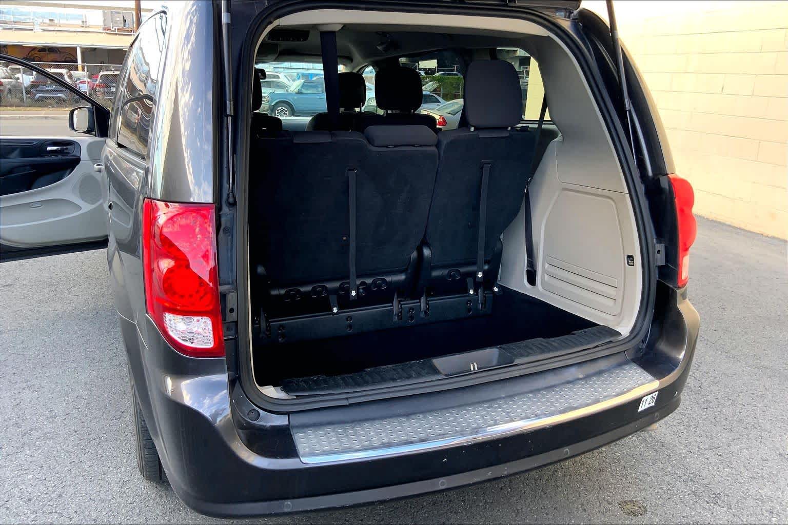 Thumbnail: 2019 Dodge Grand Caravan - 18
