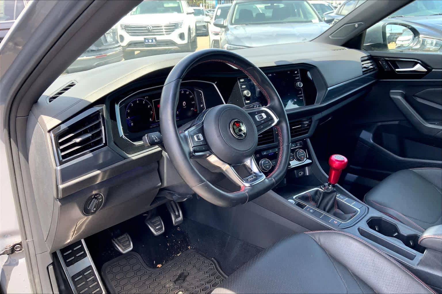 3VW5T7BU8KM262044