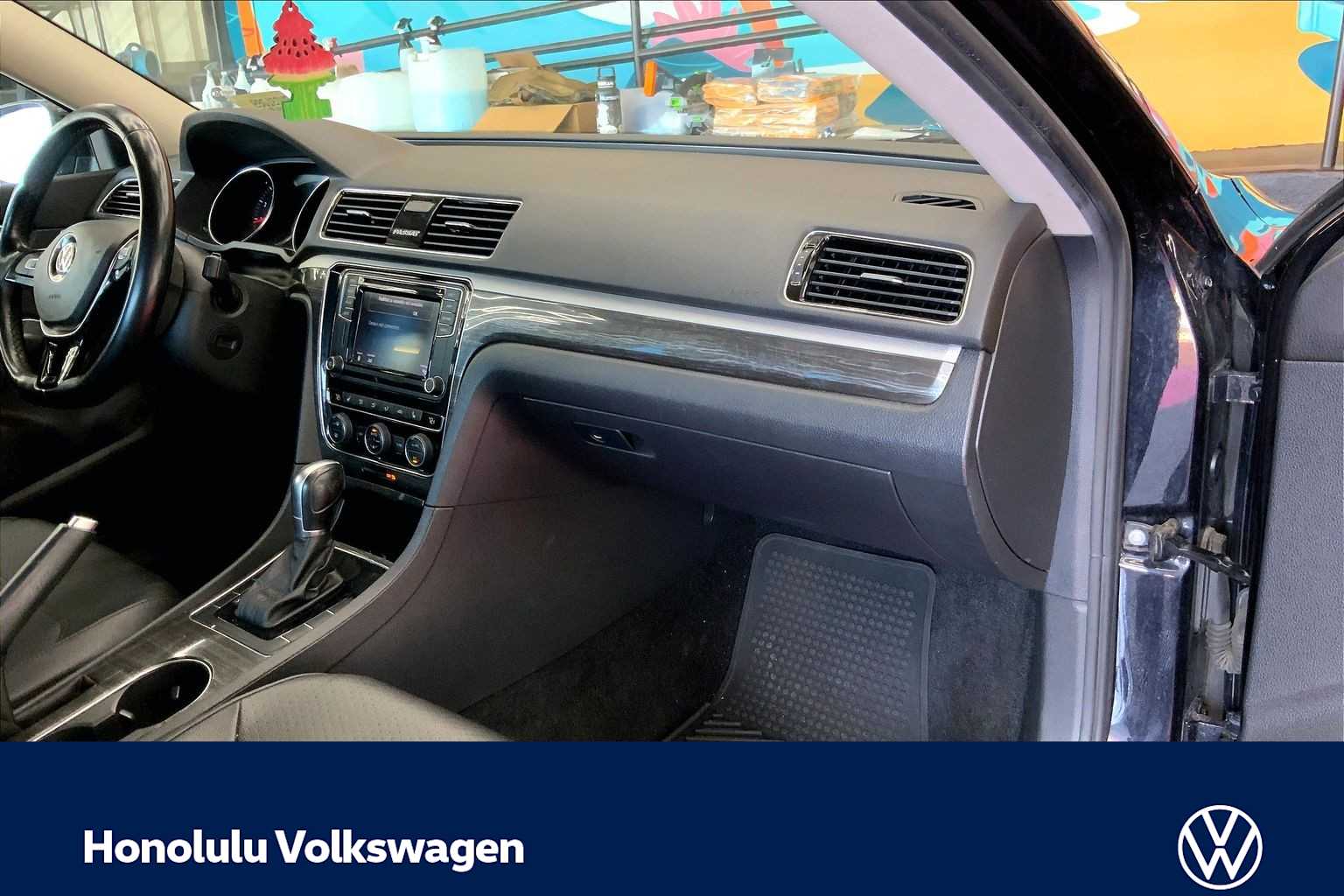 Thumbnail: 2018 Volkswagen Passat - 21