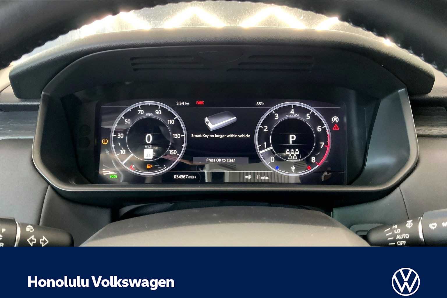 Thumbnail: 2020 Land Rover Discovery - 17