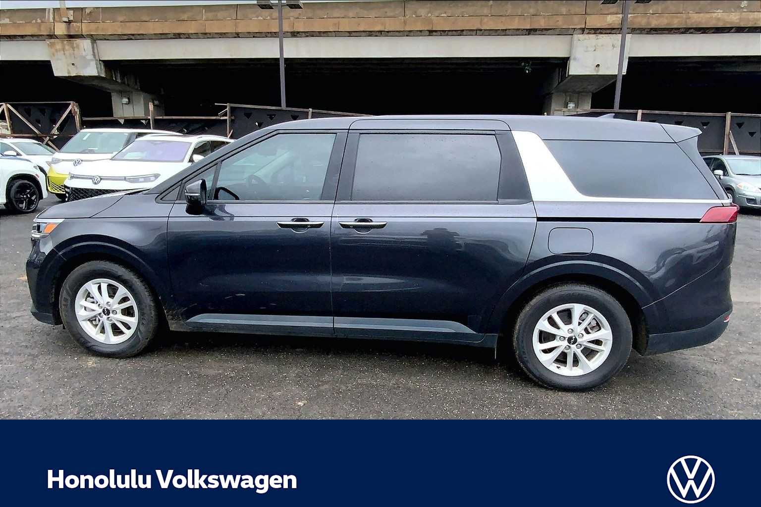 Thumbnail: 2023 Kia Carnival - 3