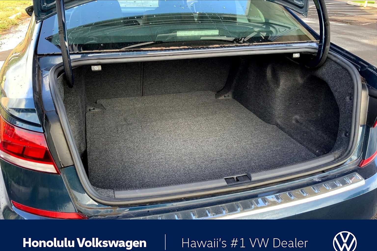 Thumbnail: 2022 Volkswagen Passat - 17