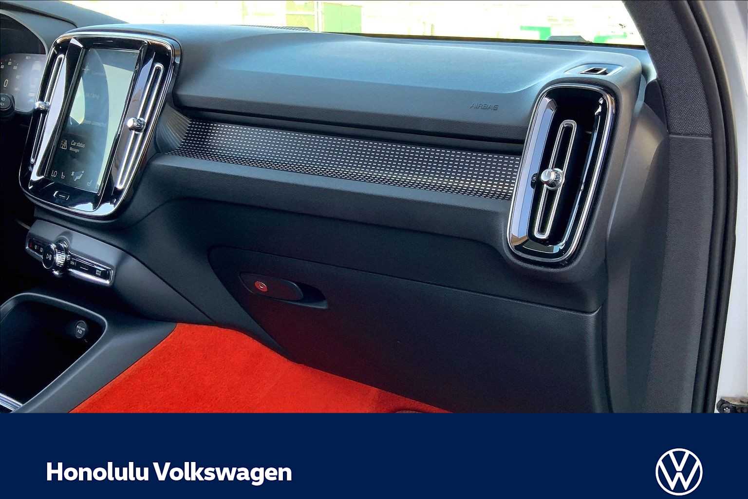 Thumbnail: 2019 Volvo XC40 - 22