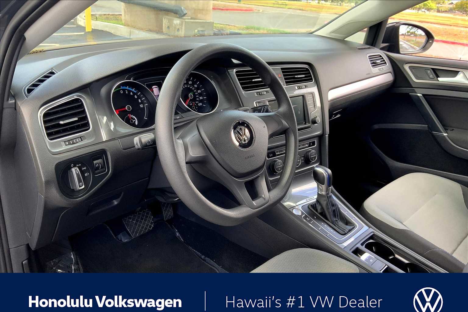 Used 2016 Volkswagen e-Golf e-Golf SE with VIN WVWKP7AU0GW910835 for sale in Honolulu, HI