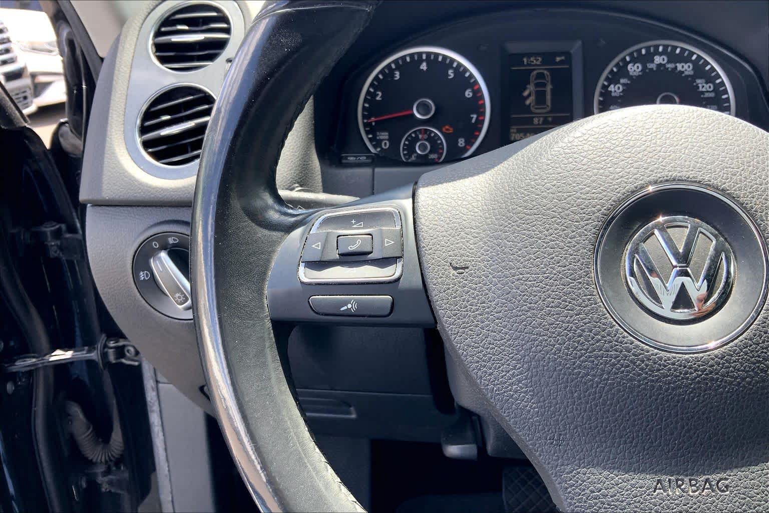 Thumbnail: 2014 Volkswagen Tiguan - 24