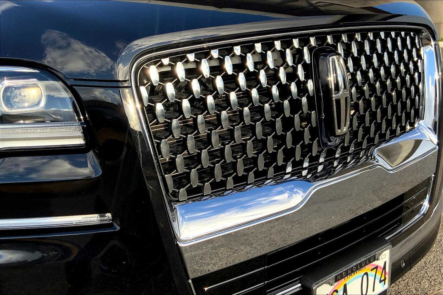Thumbnail: 2022 Lincoln Navigator - 32