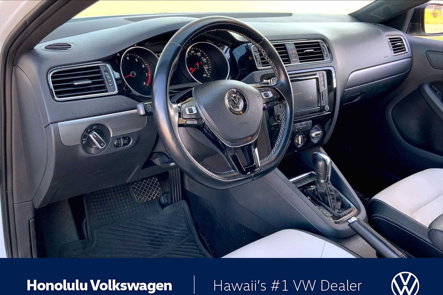 2016 Volkswagen Jetta 1.8T Sport photo 2
