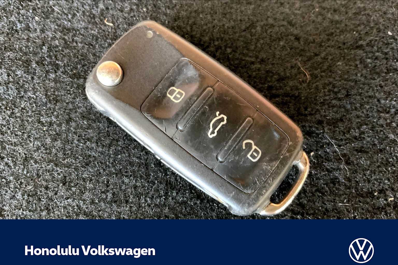 Thumbnail: 2018 Volkswagen Passat - 17