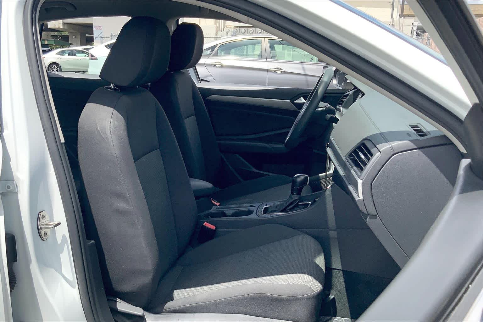 Thumbnail: 2019 Volkswagen Jetta - 13