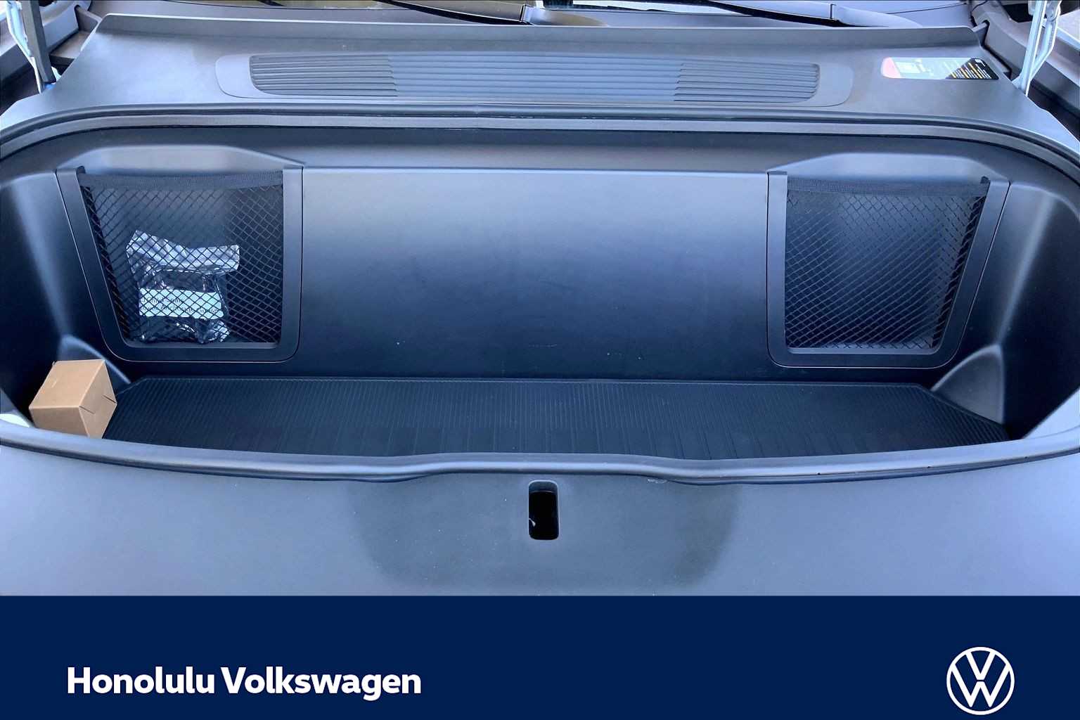 Thumbnail: 2026 Rivian R1T - 9