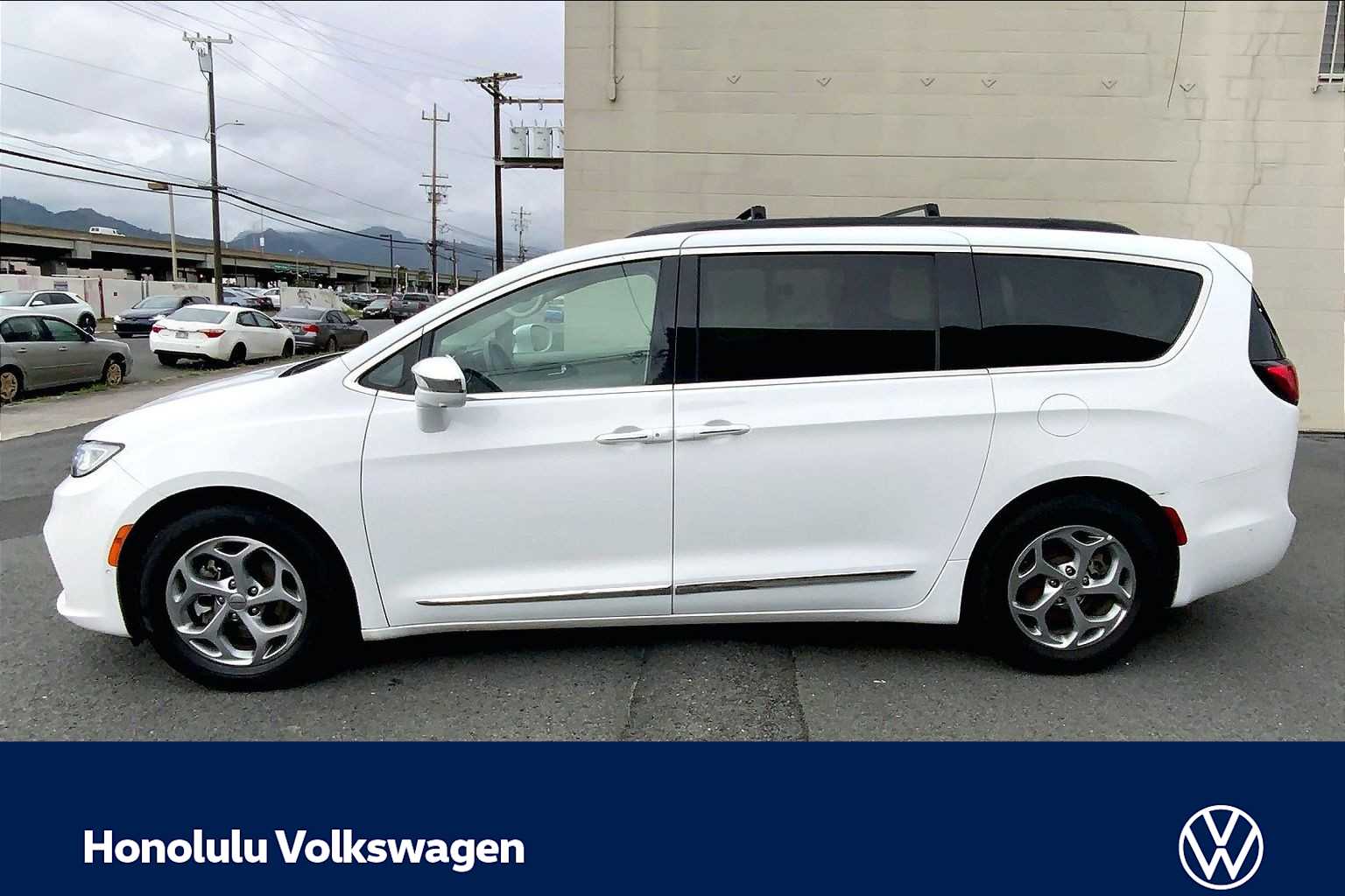 Thumbnail: 2022 Chrysler Pacifica - 3