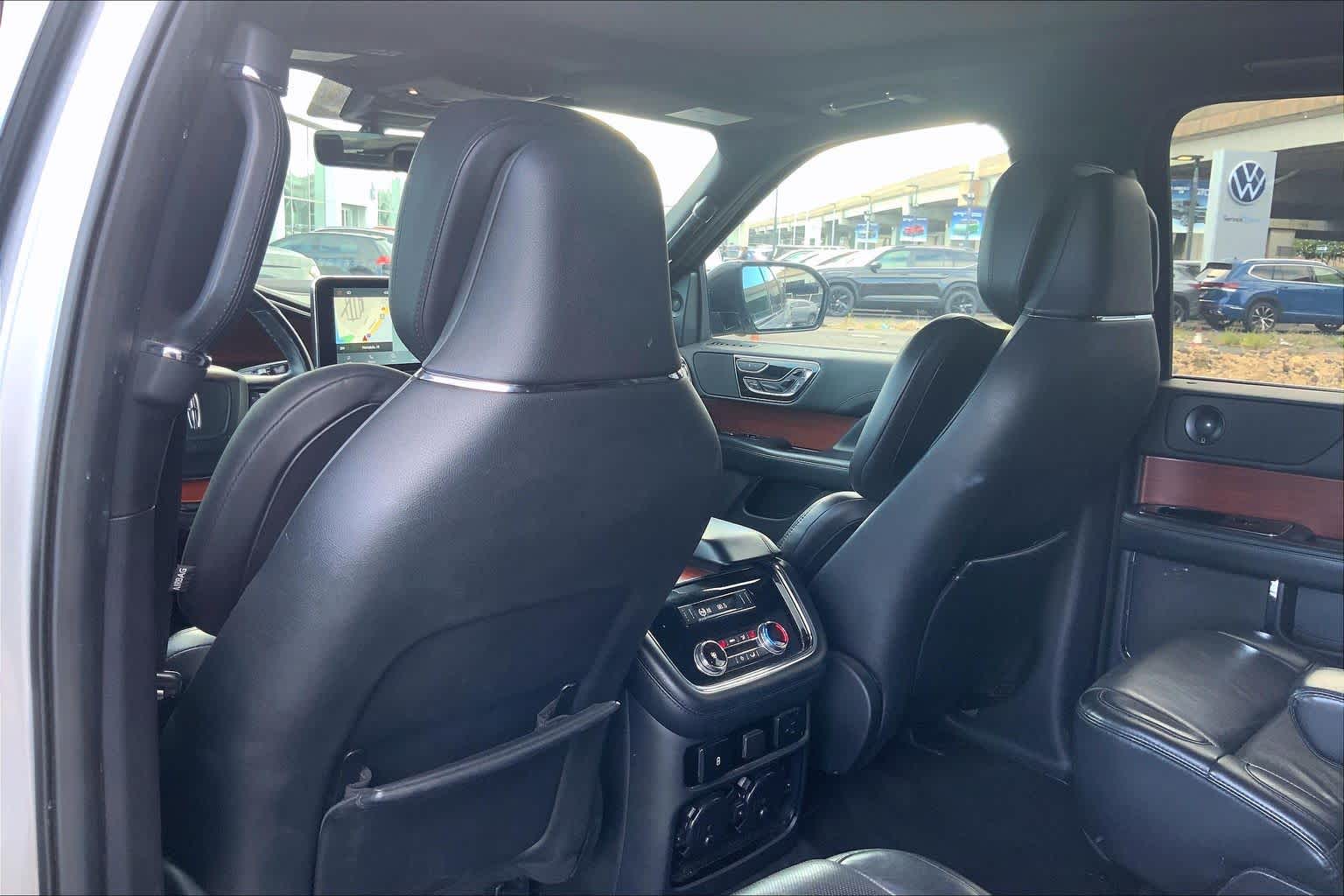 Thumbnail: 2021 Lincoln Navigator L - 12