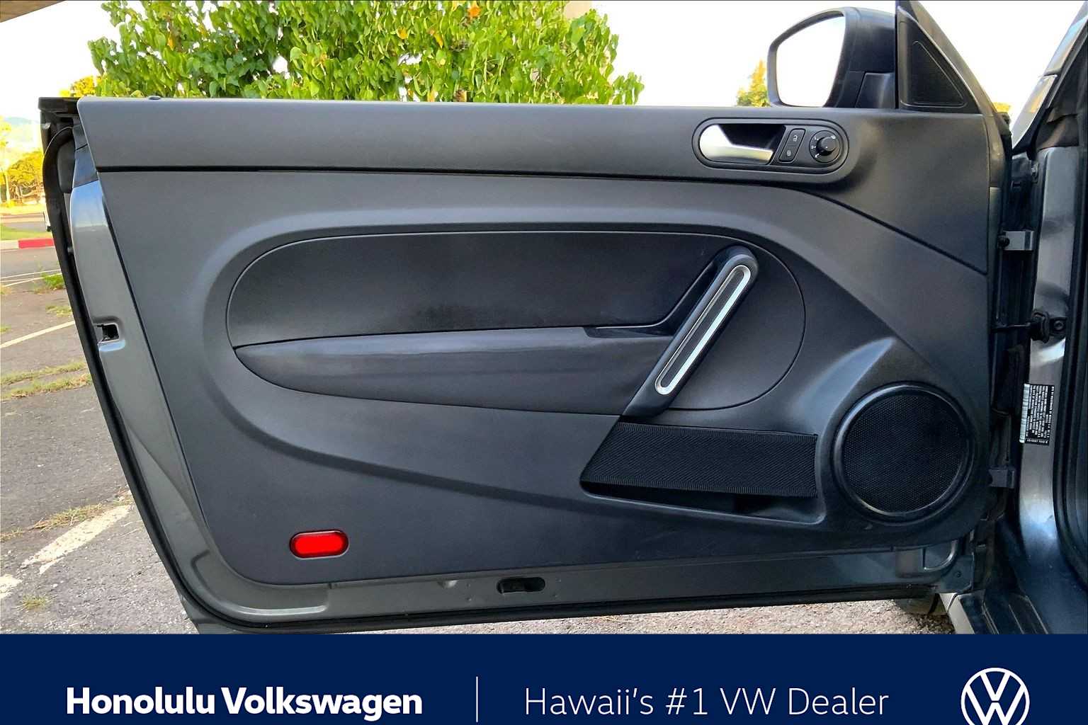 Thumbnail: 2013 Volkswagen Beetle - 25