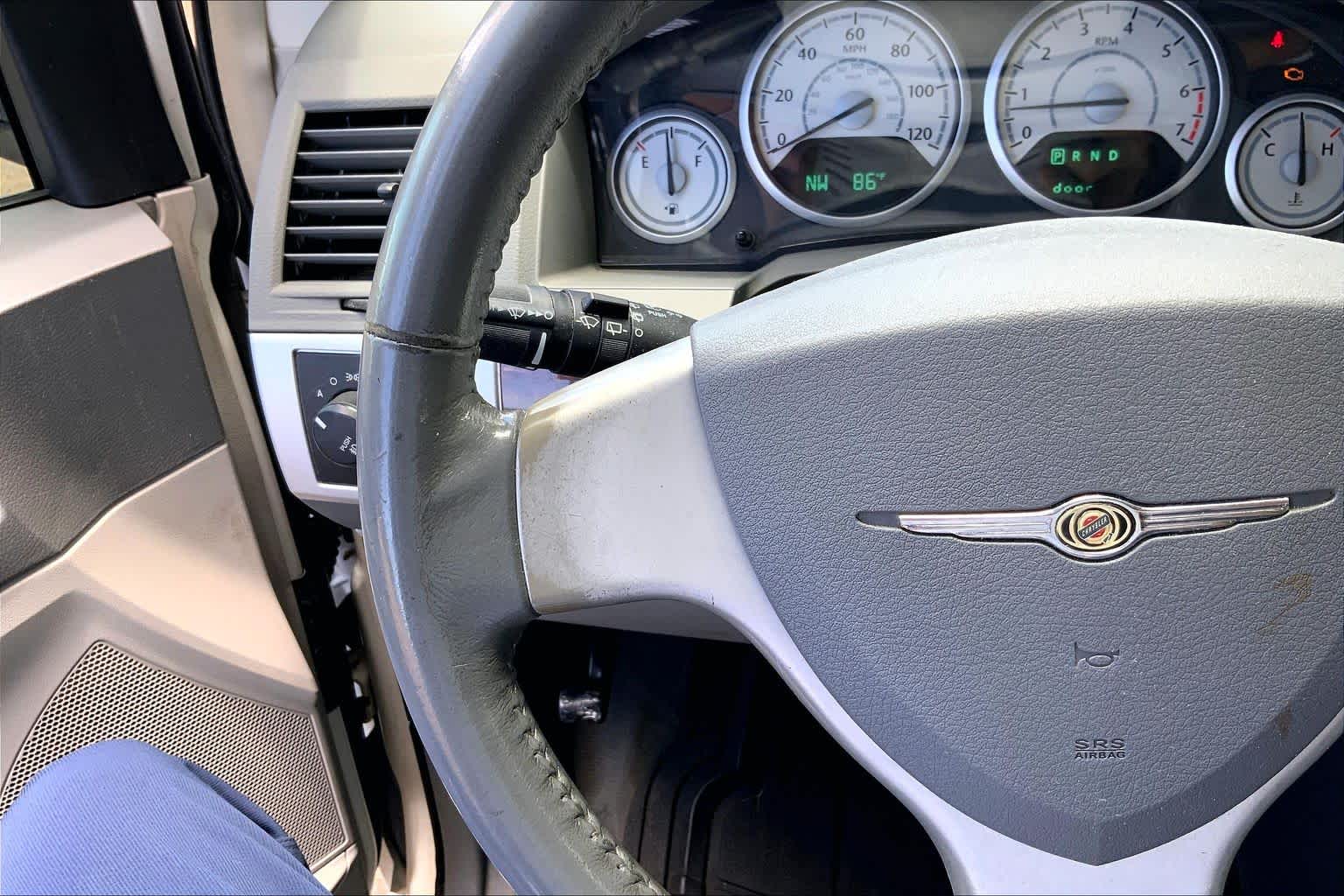 Thumbnail: 2009 Chrysler Town & Country - 24