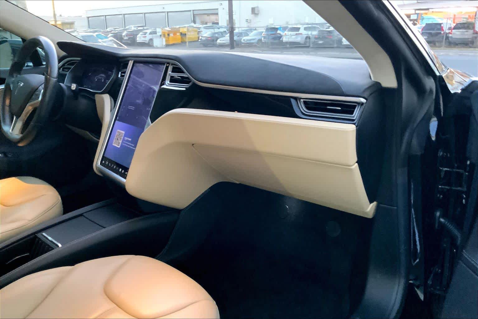 Thumbnail: 2015 Tesla Model S - 23