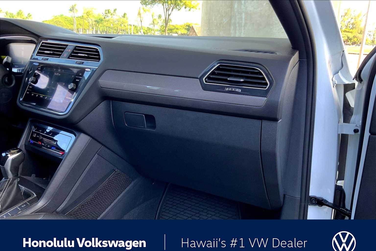 Thumbnail: 2022 Volkswagen Tiguan - 22