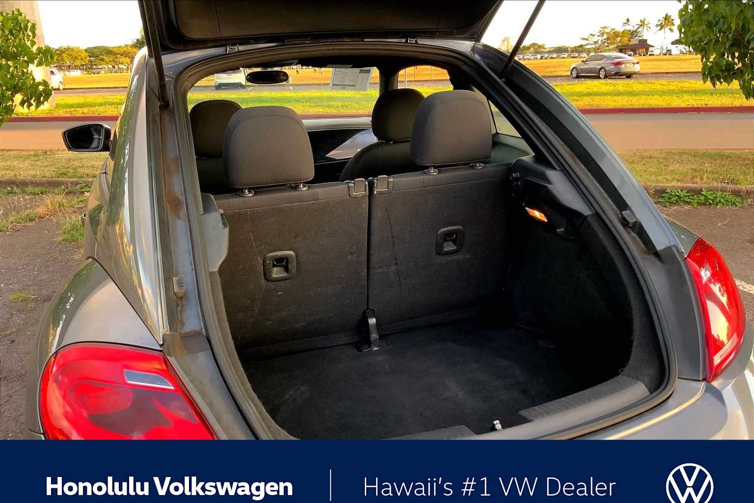 Thumbnail: 2013 Volkswagen Beetle - 16