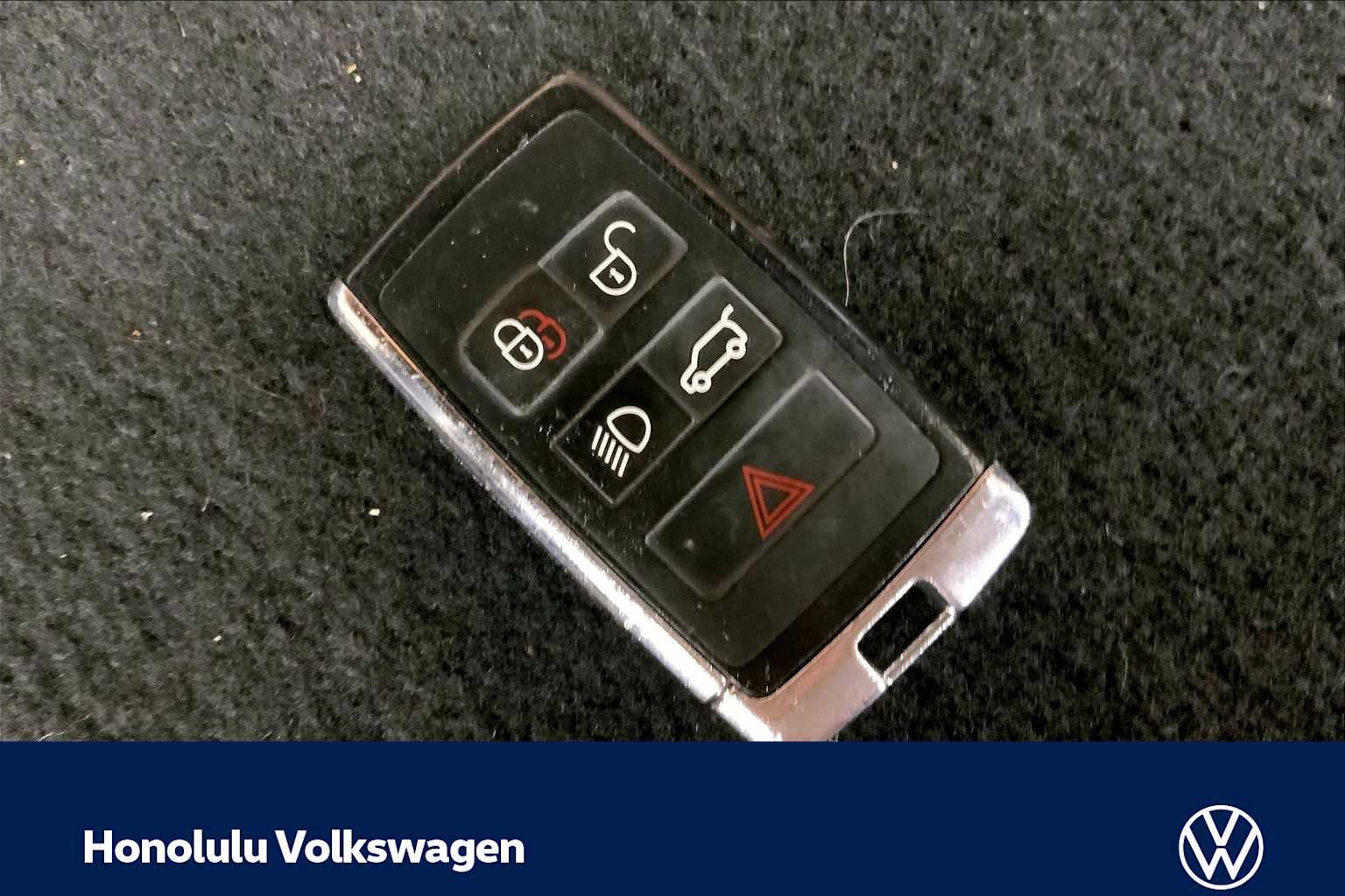 Thumbnail: 2020 Land Rover Discovery - 19