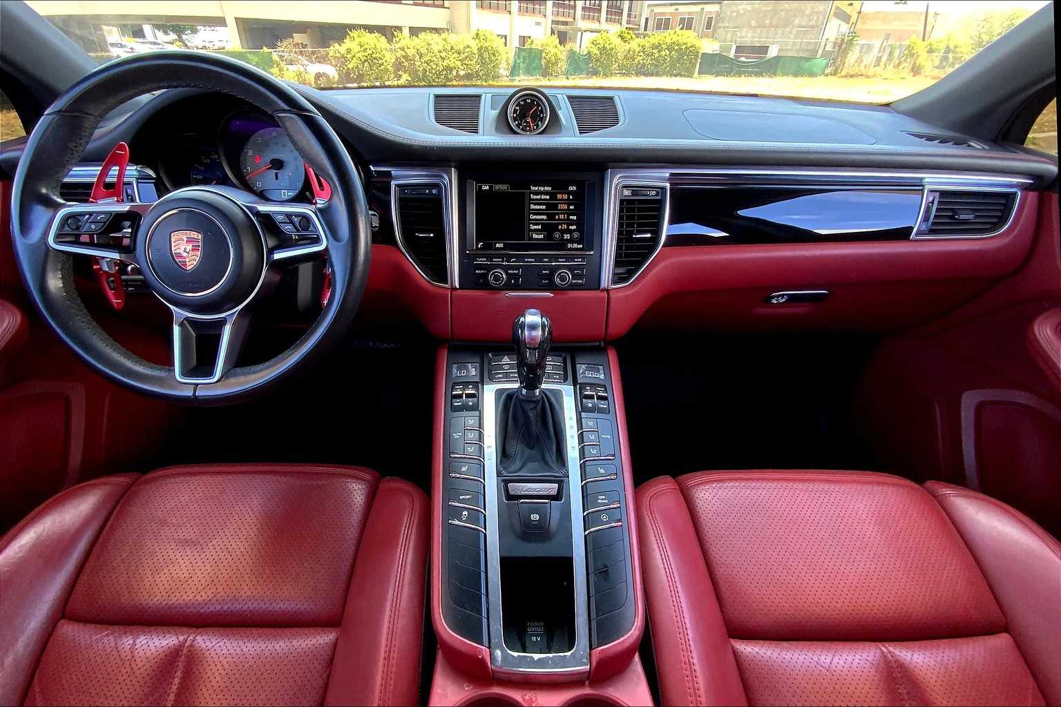 Thumbnail: 2015 Porsche Macan - 9