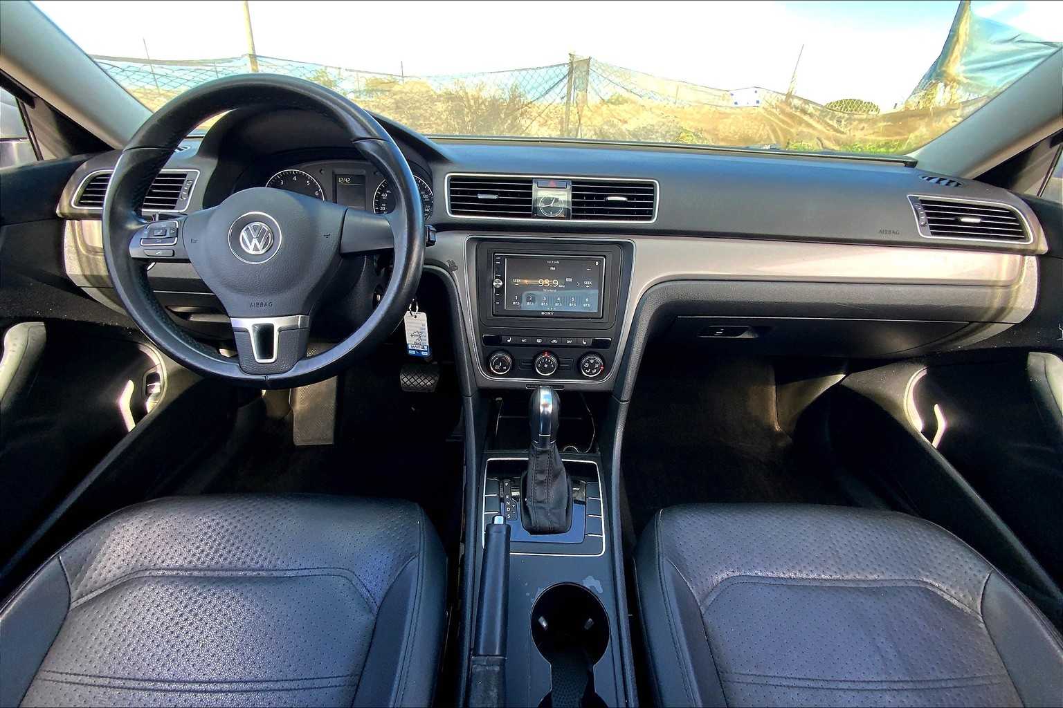 Thumbnail: 2014 Volkswagen Passat - 9