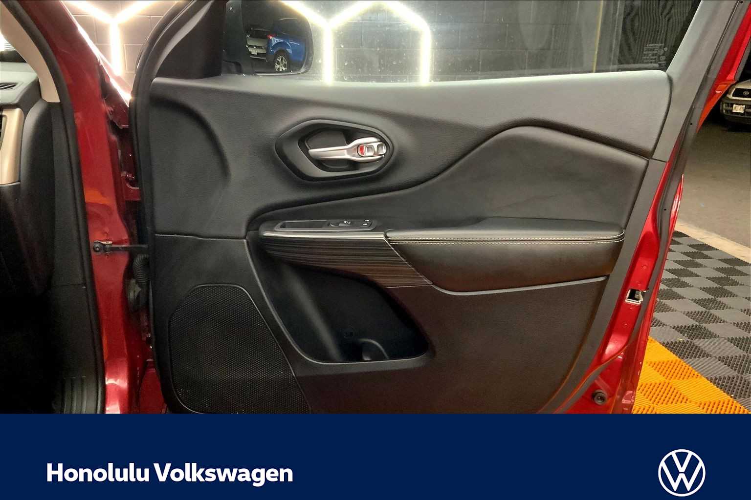 Thumbnail: 2015 Jeep Cherokee - 27