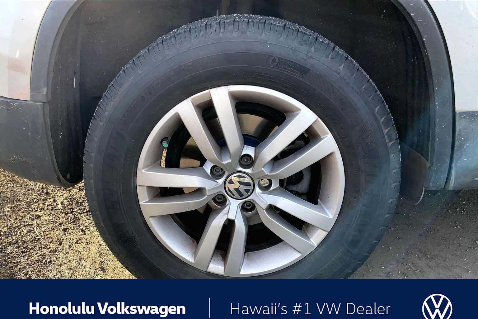 Thumbnail: 2013 Volkswagen Tiguan - 8