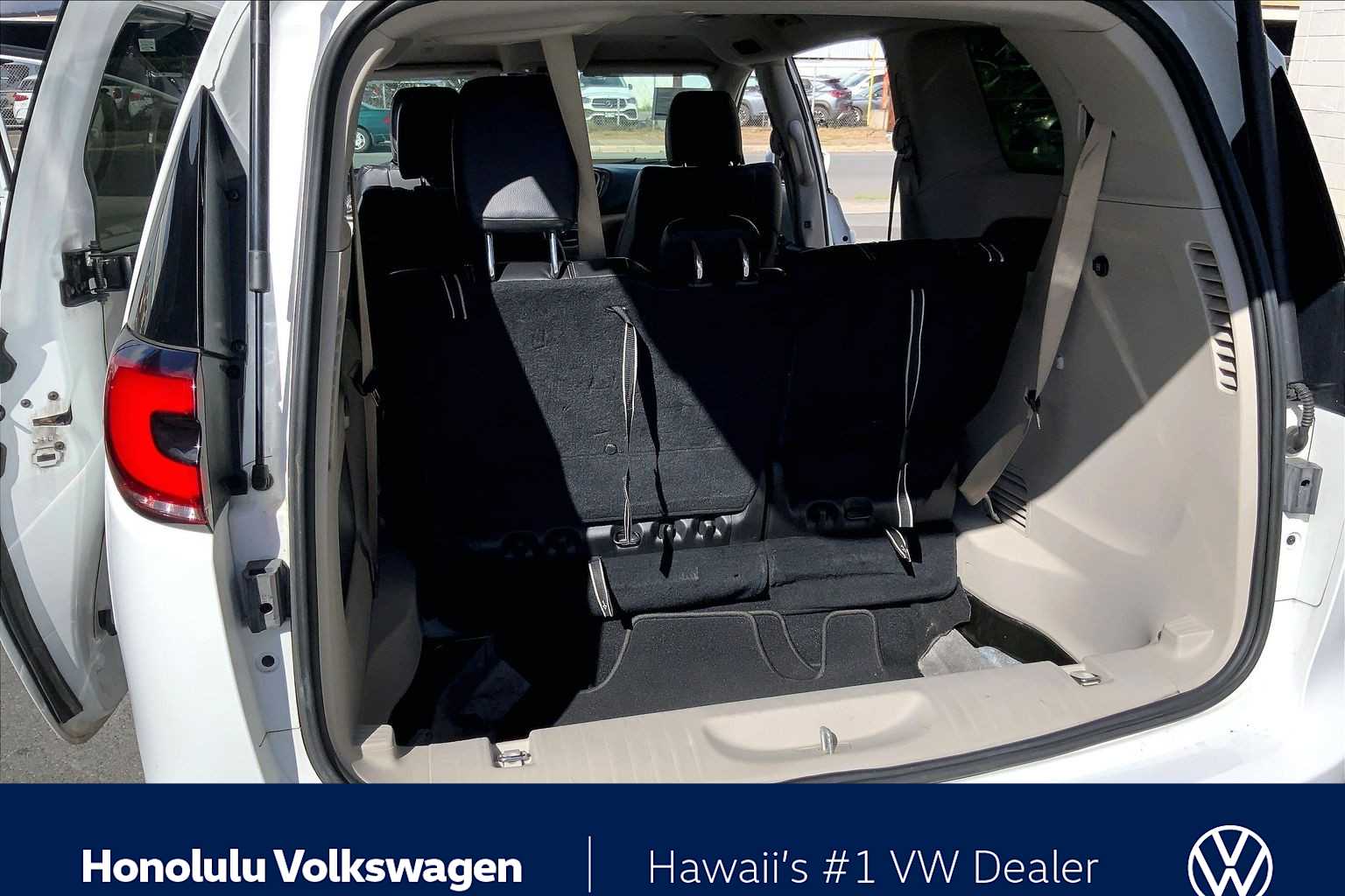 Thumbnail: 2022 Chrysler Pacifica - 17