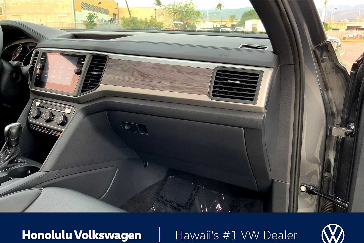 Thumbnail: 2021 Volkswagen Atlas - 22