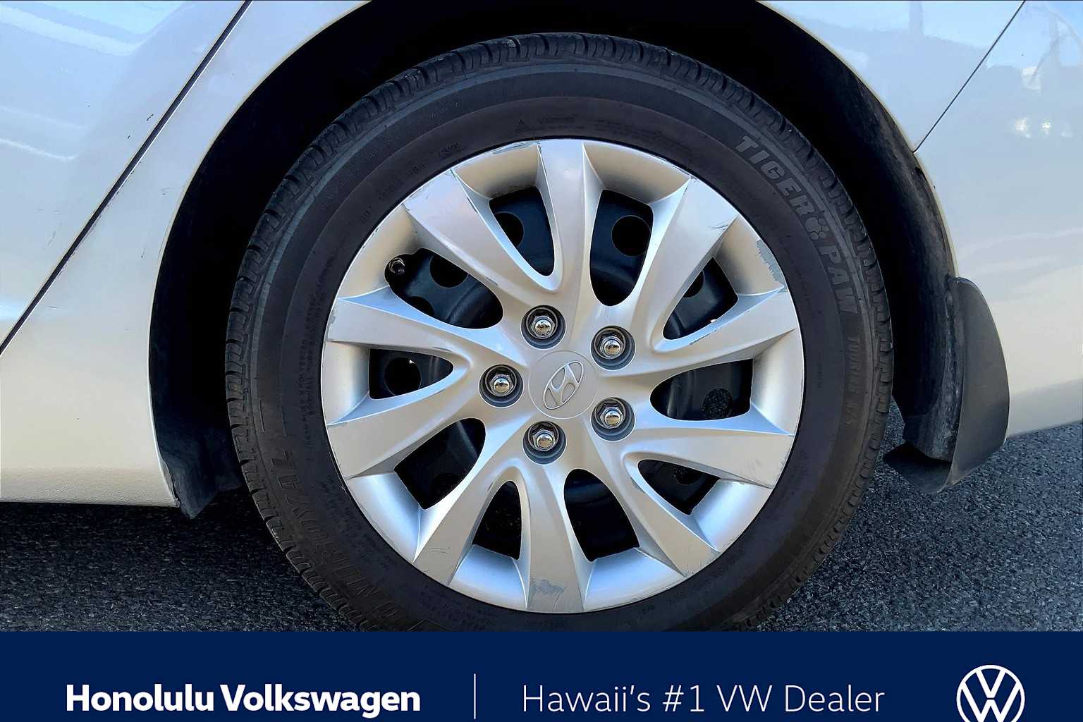 Thumbnail: 2013 Hyundai Elantra - 9