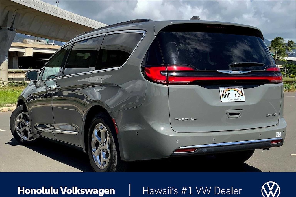 Used 2022 Chrysler Pacifica Limited Van Passenger Van