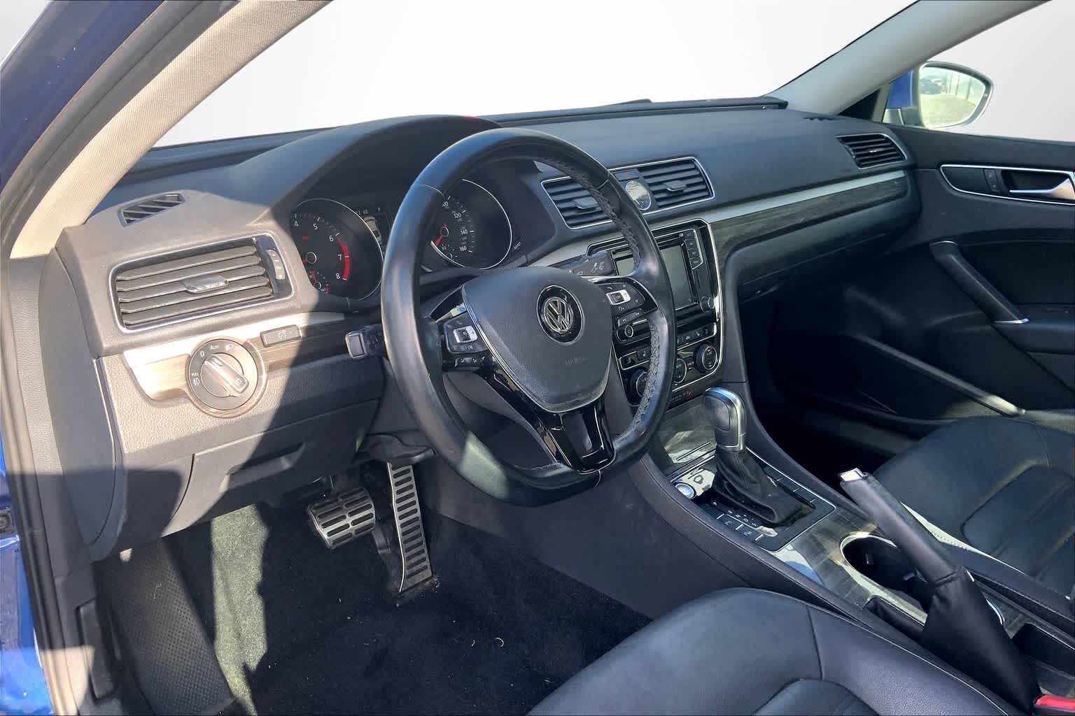 Used 2017 Volkswagen Passat SEL Premium with VIN 1VWCT7A36HC015843 for sale in Honolulu, HI